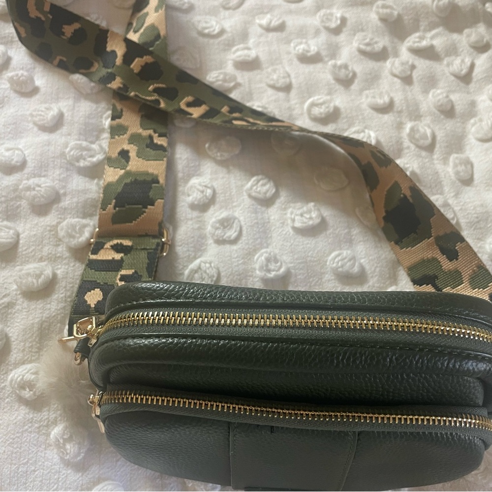 Pom Pom London Mayfair bag.  Beautiful Olive Green bag. - Picture 7 of 8